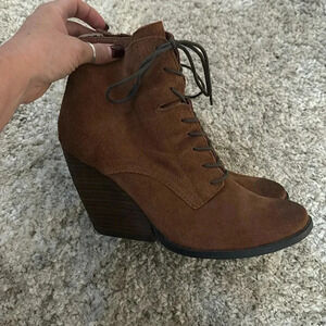 Very volatire bootie leather